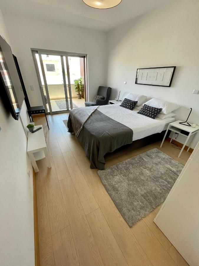 לאגוּ‏ש Beach Condo Porto Mos מראה חיצוני תמונה