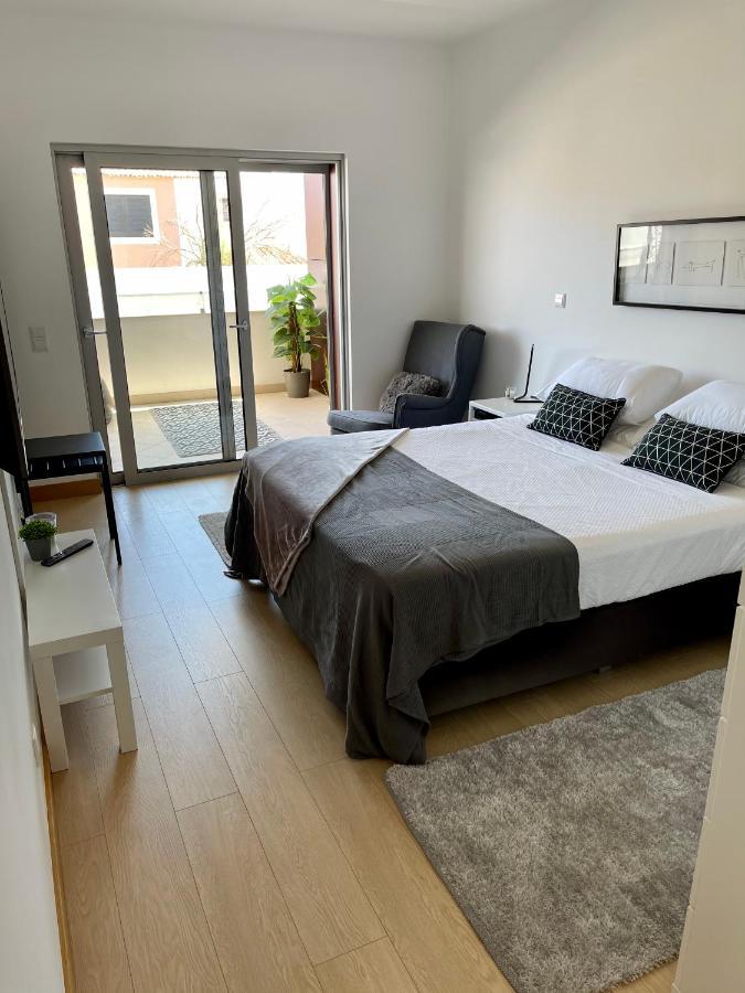לאגוּ‏ש Beach Condo Porto Mos מראה חיצוני תמונה