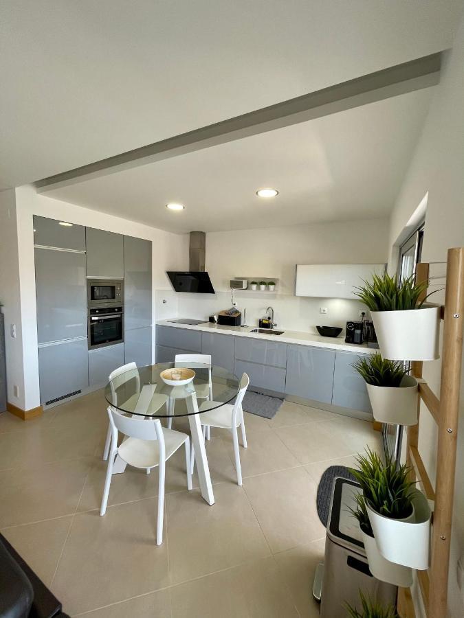 לאגוּ‏ש Beach Condo Porto Mos מראה חיצוני תמונה